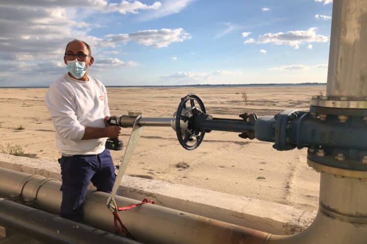FMT supplies maintenance equipment such as Modec’s MC89 battery-powered portable valve actuator. Image: FMT